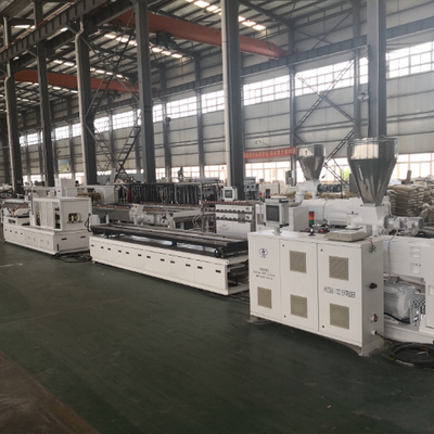Shenzhen HYPET Linea di estrusione per la produzione di pavimenti in WPC PE One Step, Produttore di linee di produzione per coestrusione WPC