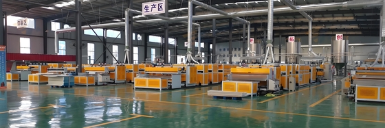 comprare 1400 / 1800mm PP Hollow Grid Board Machine PP Plastic Processing Hollow Board Extrusion Line online manufacture