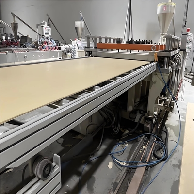 comprare Shenzhen HYPET 1220mm Width Plastic PVC Foam Board Extrusion Production Line PVC WPC Foam Board Panel Making Machine online manufacture
