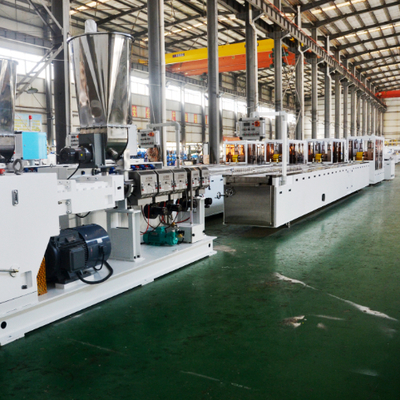 comprare China Manufacturer Customized WPC Anti Slip Wood Plastic Composite Outdoor PVC PP PE WPC Foamed Decking Floor Making Machine online manufacture