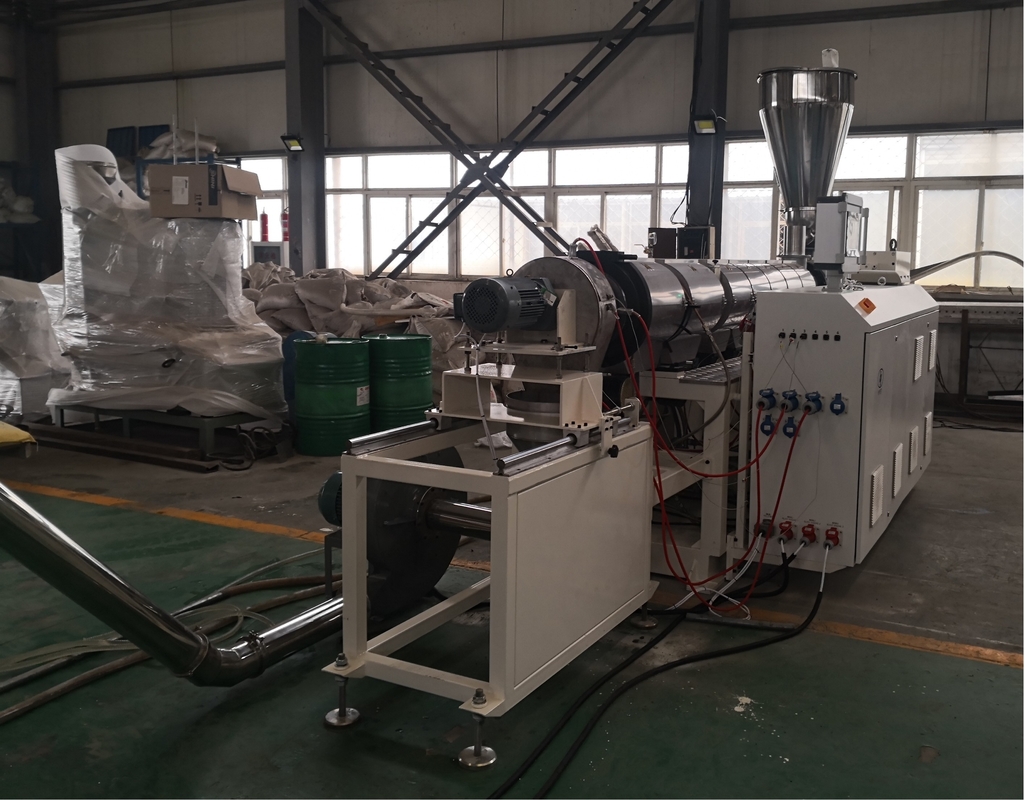 Extruder a doppia vite parallela con riduttore intergral contro-rotante per la produzione di granuli di tubi in PVC HYPS67/27