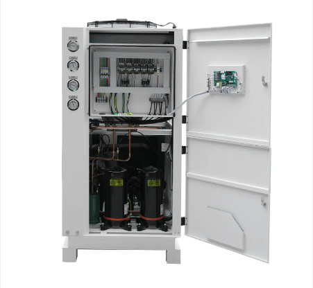 Tipo di raffreddamento del ventilatore HYAC-15AD Chiller ad acqua con consumo massimo di energia di 13,44 kw