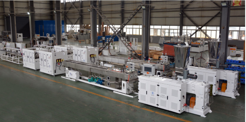 Linea di produzione di tubi in PVC con estrusore a doppia vite conico HYZS55/120