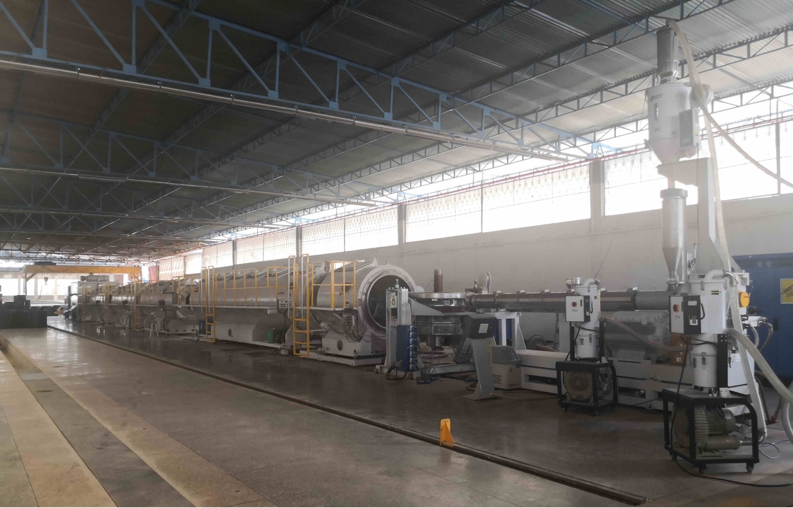 400mm -1000mm Plastic HDPE PE Pipe Manufacturing Machines Linea di produzione con grande single screw Extruder SJ150/38 Motore 400kW E Output 1400kg/h