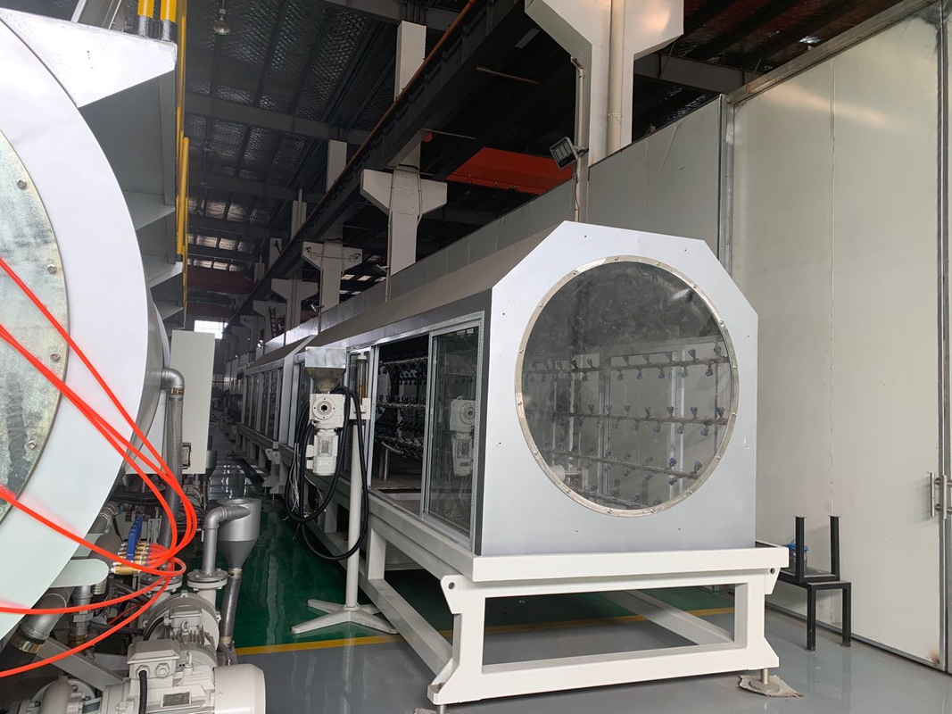 400mm -1000mm Plastic HDPE PE Pipe Manufacturing Machines Linea di produzione con grande single screw Extruder SJ150/38 Motore 400kW E Output 1400kg/h