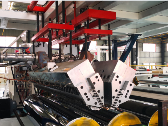 Linea di produzione automatica di rivestimento adesivo a caldo / rivestimento a pellicola e rivestimento di sabbia personalizzabile