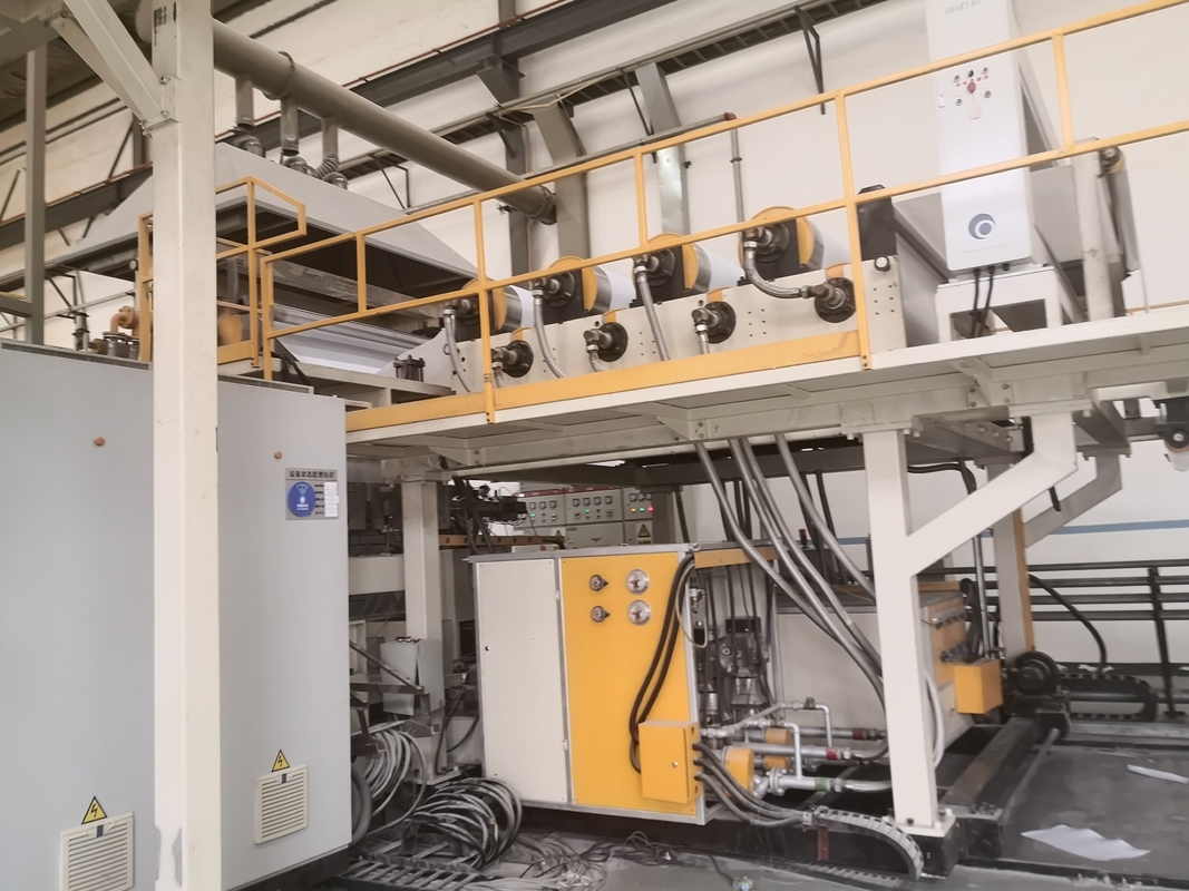 Linea di produzione automatica di rivestimento adesivo a caldo / rivestimento a pellicola e rivestimento di sabbia personalizzabile
