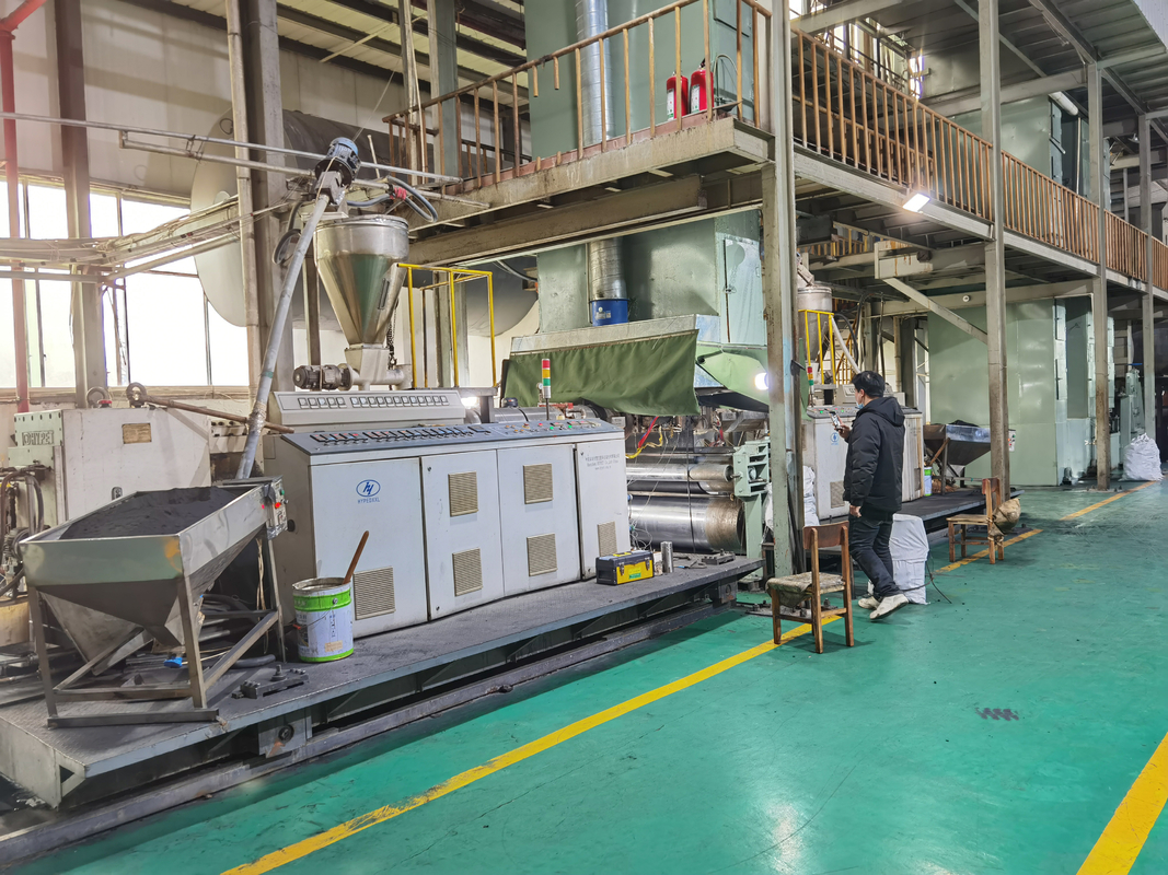 800-1400mm PVC/PVG Coal Mine Conveyor Belt Linea di produzione di risparmio energetico miniera Conveyor Belt Making Machine